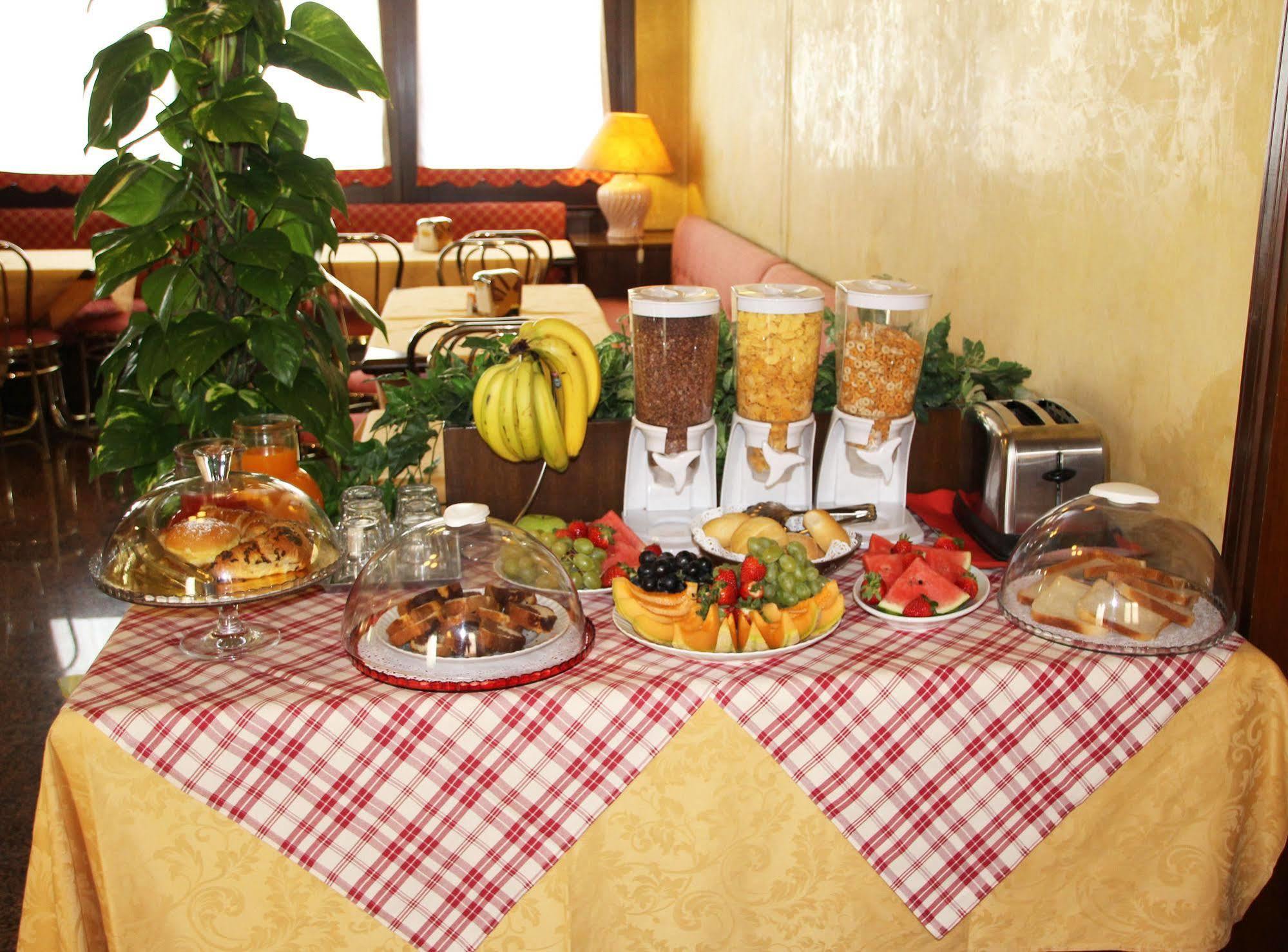 Albergo Ristorante Leon D'Oro Noventa di Piave Exterior foto